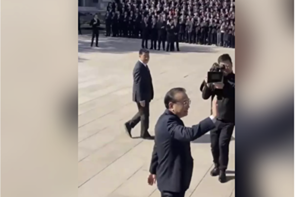 网络热传李克强“告别合影”视频 引发关注