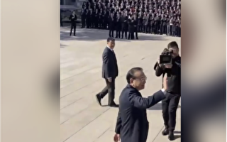 网络热传李克强“告别合影”视频 引发关注