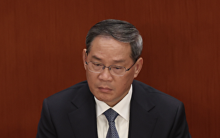 李克强读稿出汗 习与其握手秒转身 李强露愁容