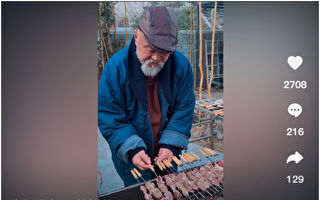 老演员李琦京城摆摊卖烤肉 50元一串引热议