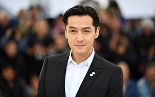 胡歌首谈当爸感受：第一次抱女儿很怕碰伤她