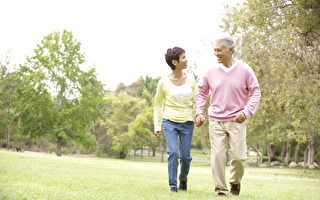 无法边走路边讲话？哈佛研究：或为痴呆症前兆