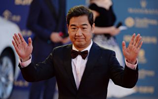 张国立现身大学开讲 自称是院长 网络炸锅