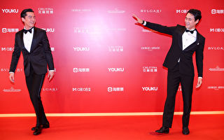 回应与胡歌结娃娃亲 袁弘曝对方当爸后变化大