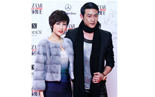 陆毅鲍蕾现身网红婚礼献唱 夫妻着一身黑惹议