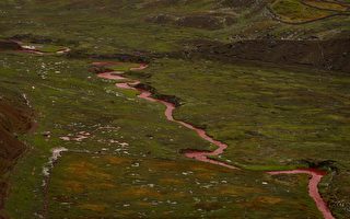 秘鲁奇河自然呈现红色 颠覆你的想像