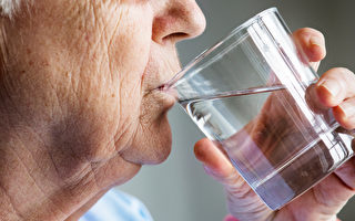 喝水能防痴呆？你的大脑一天需要这些水