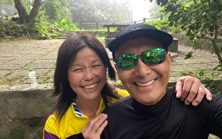 获周润发掌镜拍照 茶水亭店主：我好幸福啊