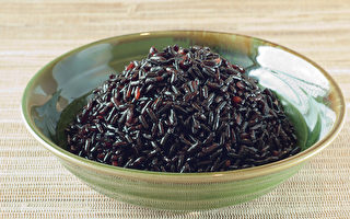 很多食物能起到养肾、增强肾功能的效果，其中最重要的是要多吃黑色食物。(Shutterstock)