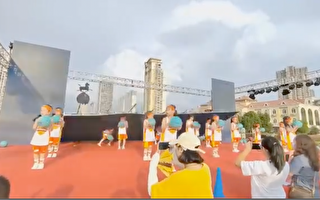 江西彩排唱共产主义接班人 巨屏倒塌砸伤儿童