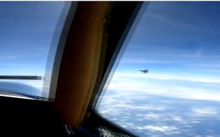 歼-16南海上空拦截美军机 专家析中共动机