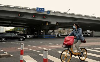 六四前北京四通桥路牌被拆 警察严密把守