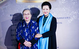 容嬷嬷扮演者现身菜市 得知樱桃价格转身就走