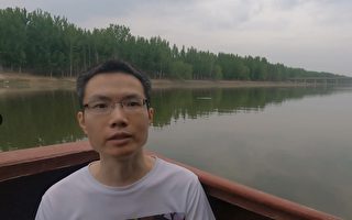 在北大举牌吁“废黜一党极权”男子被带走