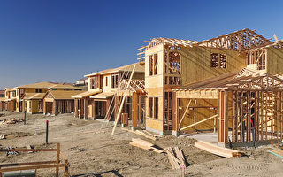 美国房市低迷 建筑商为何加紧盖房？