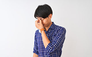 眼睛干涩疲劳，最容易忽略的眼睛自救警讯。(Shutterstock)
