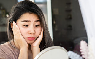 黑眼圈、眼睛浮肿让你未老先衰？专家建议6招消眼袋