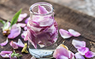 天天喝玫瑰水 让你慢慢变美