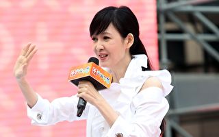 自曝发量曾减少三成 周慧敏恢复一头浓密黑发