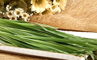 常吃韭菜可以增进体力、促进血液循环，从而缓解手脚冰冷、下腹疼痛。（胡乃文开讲提供）