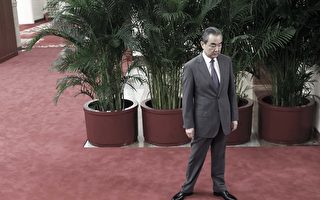 王毅回锅任外长 学者分析：习被迫换掉秦刚