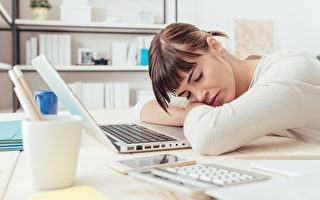 为何午餐后昏昏欲睡？试试这5个醒脑技巧