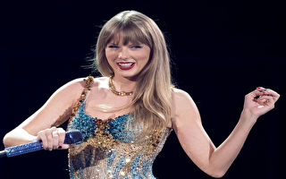 泰勒演唱会上拥抱科比小女儿感动歌迷