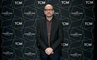 金奖导演吐肮脏秘密：赚到的钱无法带出中国