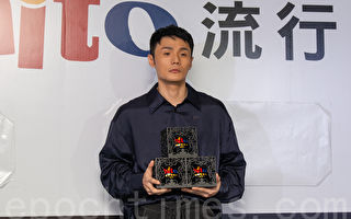 演唱会上蚊子飞进嘴里 李荣浩的反应笑翻歌迷