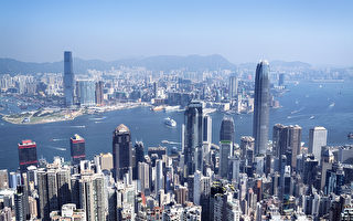 资金外逃 大陆游客在香港银行大排长龙