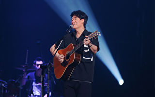 周华健演唱会调侃《好声音》：唱得好我会转身