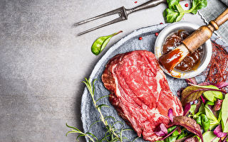 腌牛排爱用这几味 肉质松软又多汁