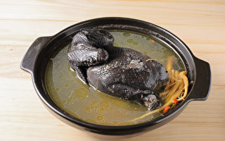 秋天进补 喝乌骨鸡汤养血补虚劳