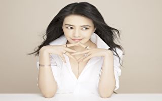 骑自行车接4岁女儿放学 高圆圆获网友夸赞