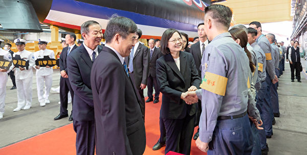 中华民国首艘国造潜舰亮相 守护台湾自由民主