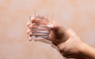 老了一定就手抖？小心2化学物害你得帕金森症