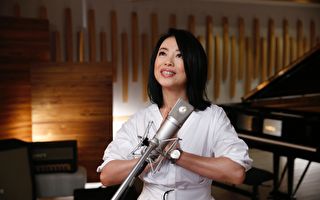 黄绮珊中秋晚会唱歌跑调 微博开直播流泪道歉