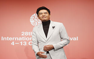 周润发笑谈乌龙死讯 回应裸捐56亿身家传言