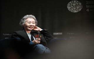 76岁尹汝贞釜山影展拒摆拍 原因笑爆全场