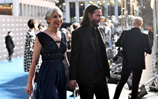 与女友志趣相投 基努·李维分享“幸福时刻”