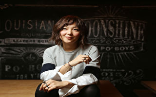 香港歌手卫诗遇以巴战火 躲防空洞祈祷后撤离