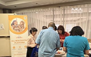 新唐人健康展“干净世界”摊位人潮涌动