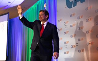 德桑蒂斯警告哈马斯支持者：取消签证并遣返