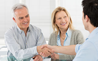 如何让别人更喜欢你？ 肢体语言专家这么说