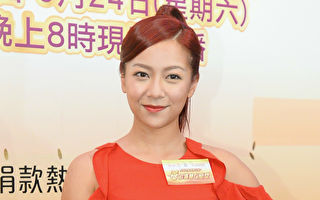 何雁诗自曝儿子发育迟缓 1岁半还不会爬行