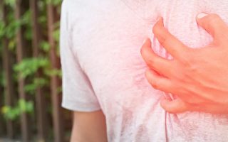 球员心脏骤停这样救回 1分钟学会心肺复苏术