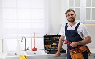 水管工人在厕所里不会做这些事 记住别犯错