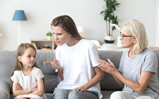 妈妈管教小孩时 其他人千万别任意插手