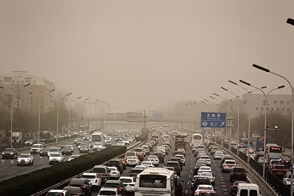 北京道路中英文标牌改成全中文 引热议