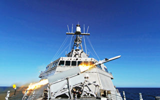 2021年3月18日，独立级濒海战斗舰吉福兹号（LCS 10）在太平洋试射了一枚海军打击导弹（Naval Strike Missile）。（美国海军）